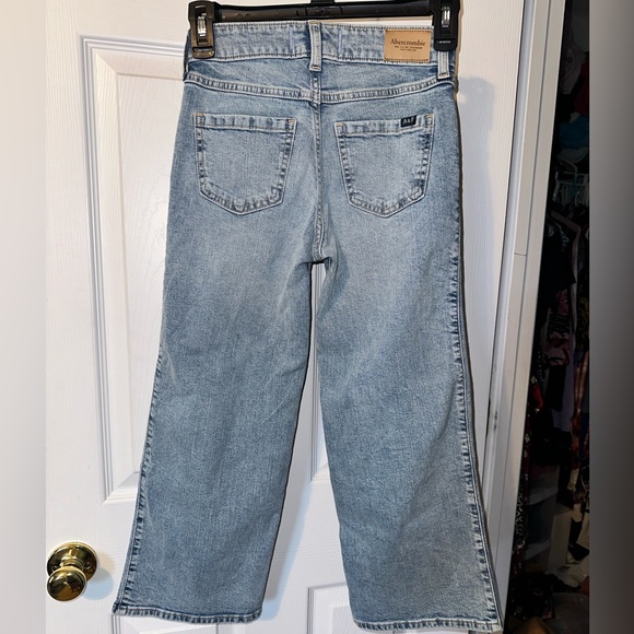 Abercrombie Kids Size wide leg high-rise jeans, size 9/10 short - Picture 3 of 8
